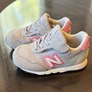 New Balance 515 Toddler Sneakers in Light Gray and Pink (size 5.5)